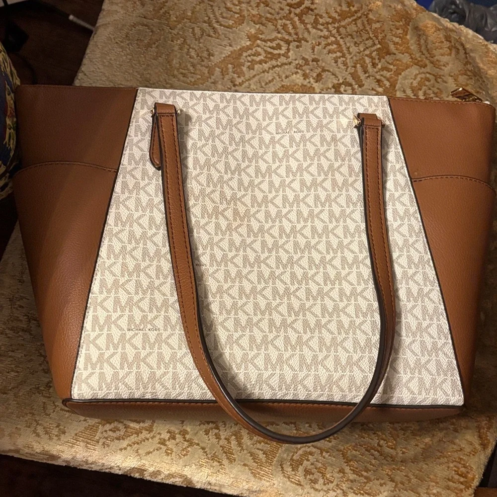Michael Kors Tan and Cream Tote Bag - Picture 4 of 6